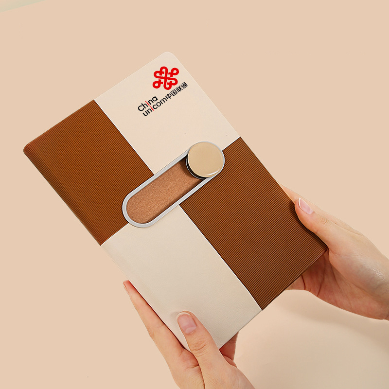 Circular magnetic buckle can hold pen, slide left and right to unlock notebook 